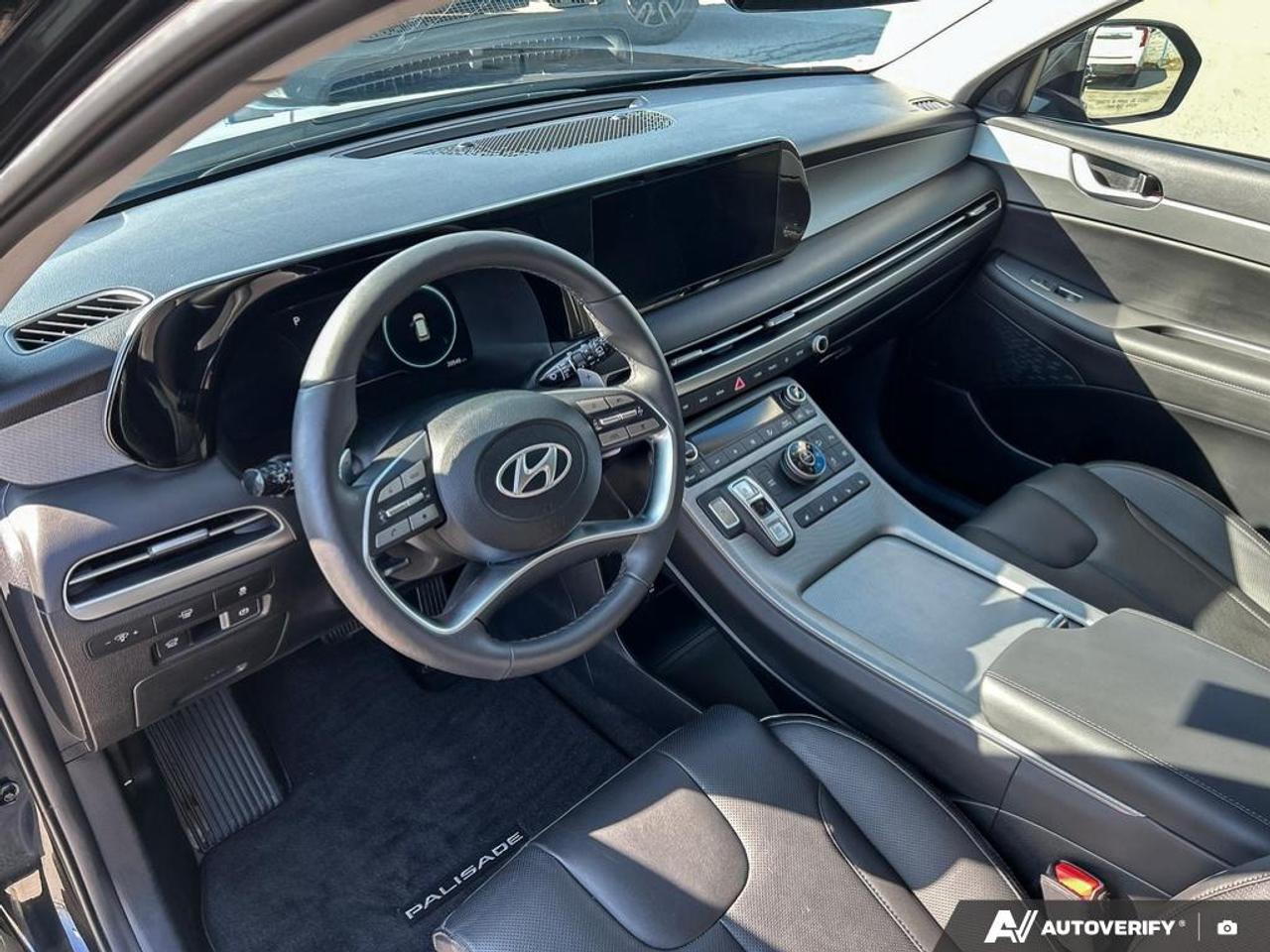 2025 Hyundai PALISADE Urban 7 Passenger 7 PASSENGER | HEATED AND VENTILATED SEATS | NAVIGA Photo