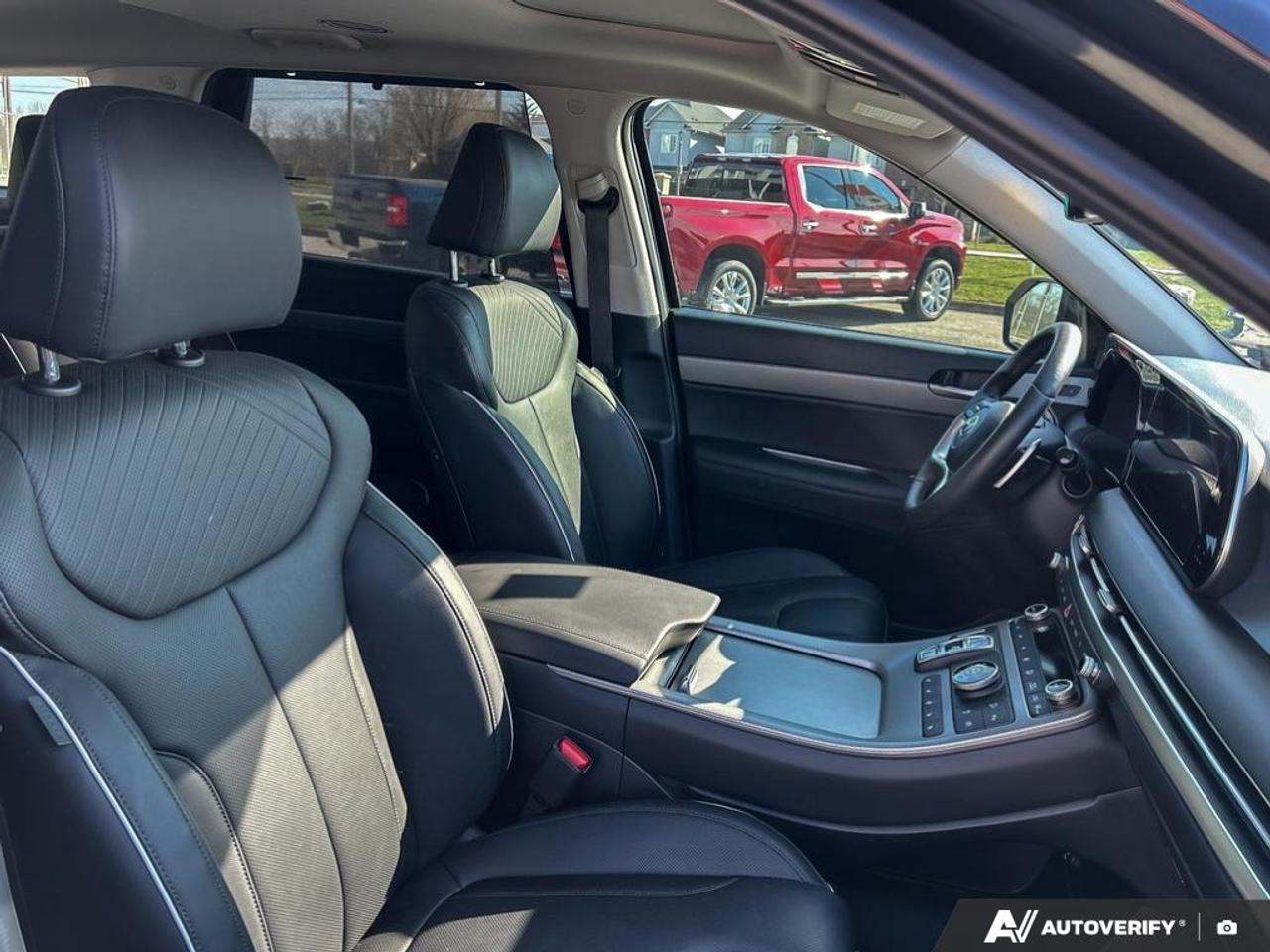 2025 Hyundai PALISADE Urban 7 Passenger 7 PASSENGER | HEATED AND VENTILATED SEATS | NAVIGA Photo