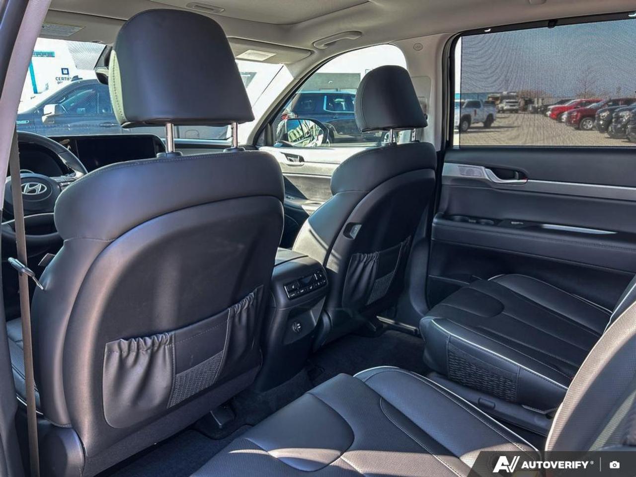 2025 Hyundai PALISADE Urban 7 Passenger 7 PASSENGER | HEATED AND VENTILATED SEATS | NAVIGA Photo