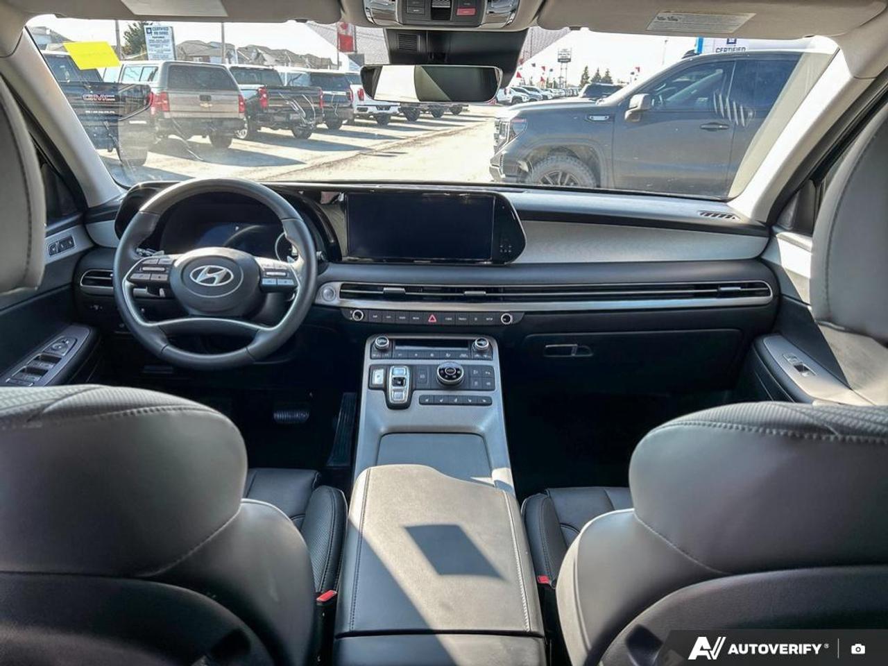 2025 Hyundai PALISADE Urban 7 Passenger 7 PASSENGER | HEATED AND VENTILATED SEATS | NAVIGA Photo