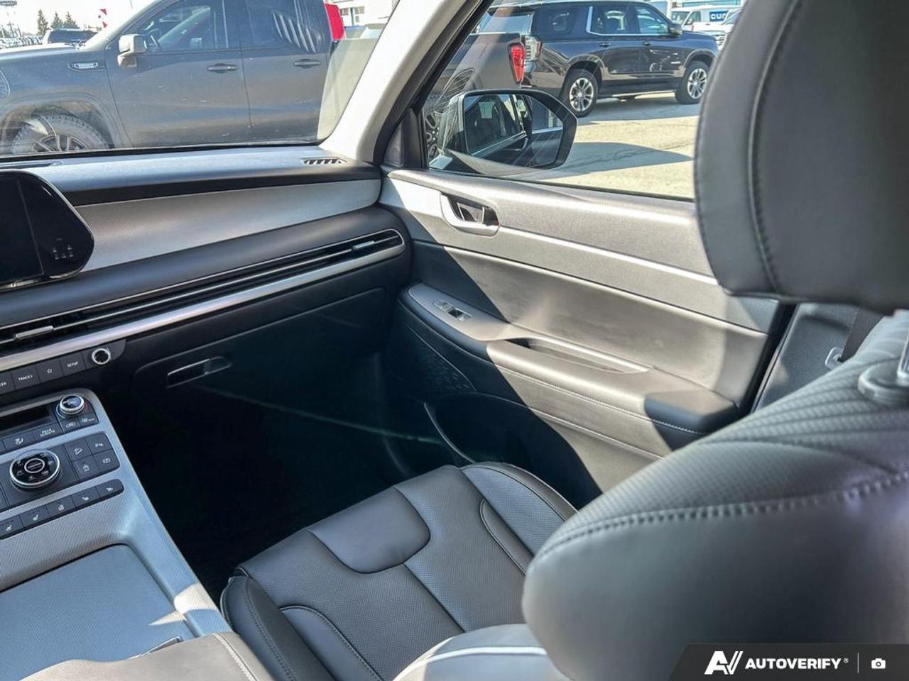 2025 Hyundai PALISADE Urban 7 Passenger 7 PASSENGER | HEATED AND VENTILATED SEATS | NAVIGA Photo