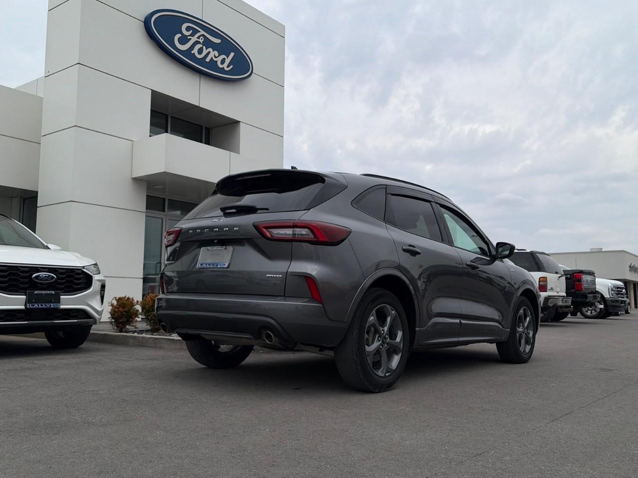 2023 Ford Escape ST-Line AWD Photo2