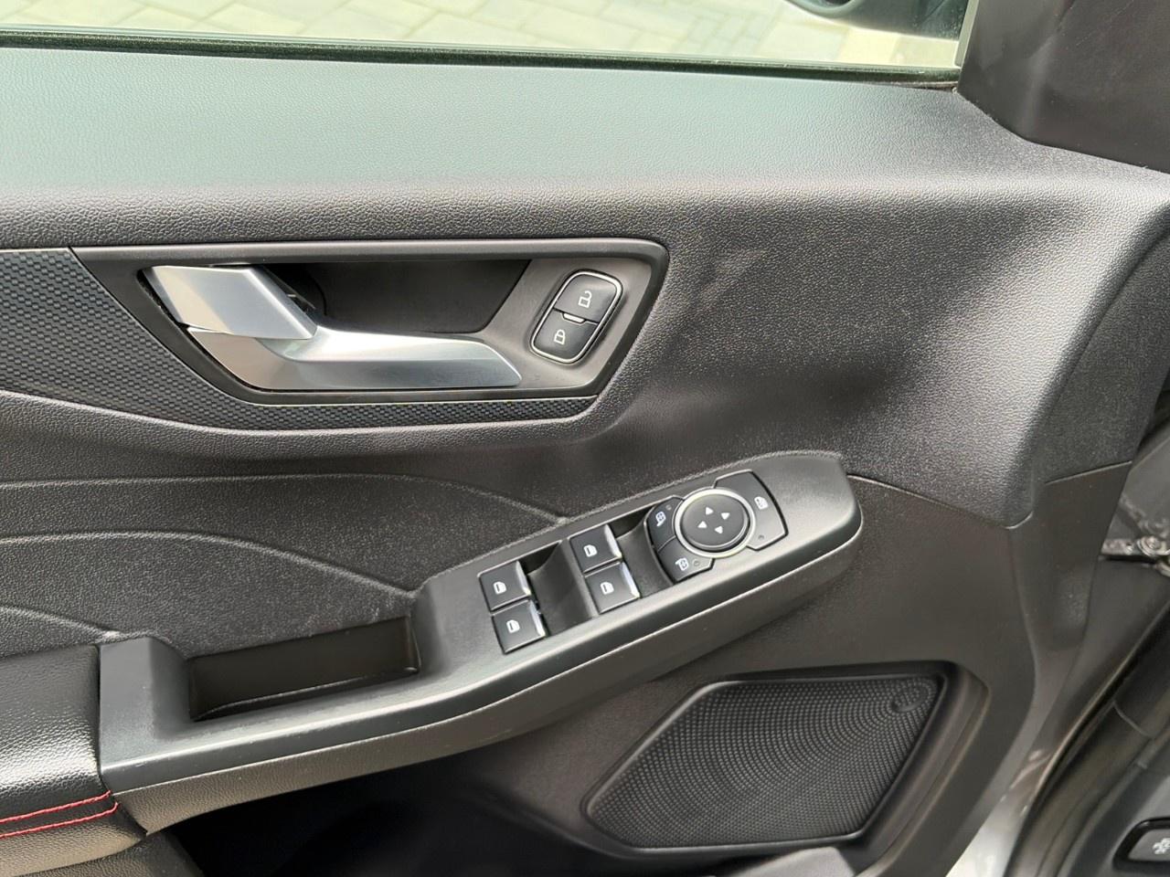 2023 Ford Escape ST-Line AWD Photo