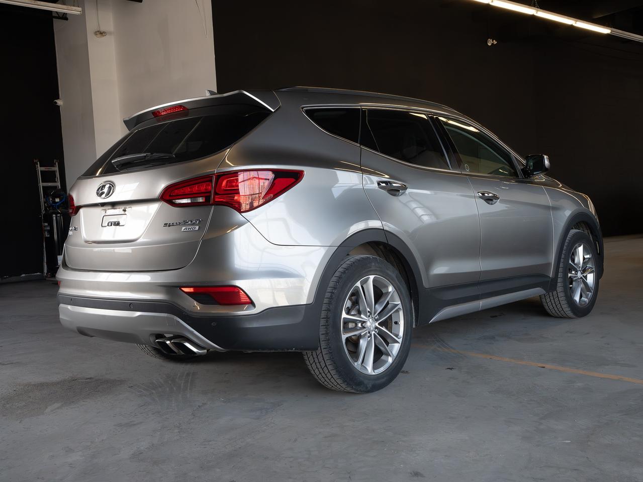 2017 Hyundai Santa Fe Sport Limited| ONE OWNER| LOW KMS| Photo2