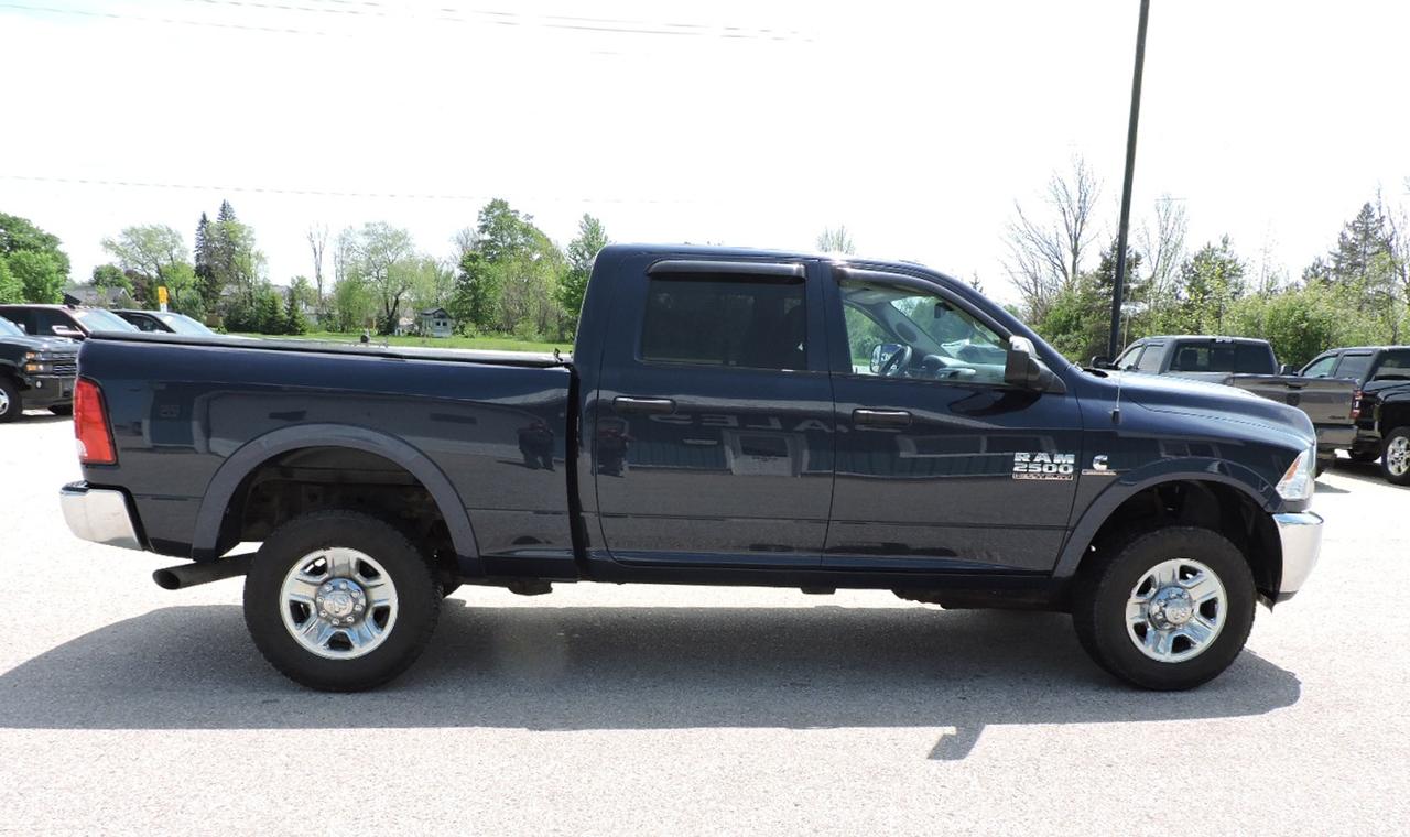 2017 RAM 2500 SXT 6.7 Cummins Diesel 4X4 Seats 6 Only 123000 KMS Photo3