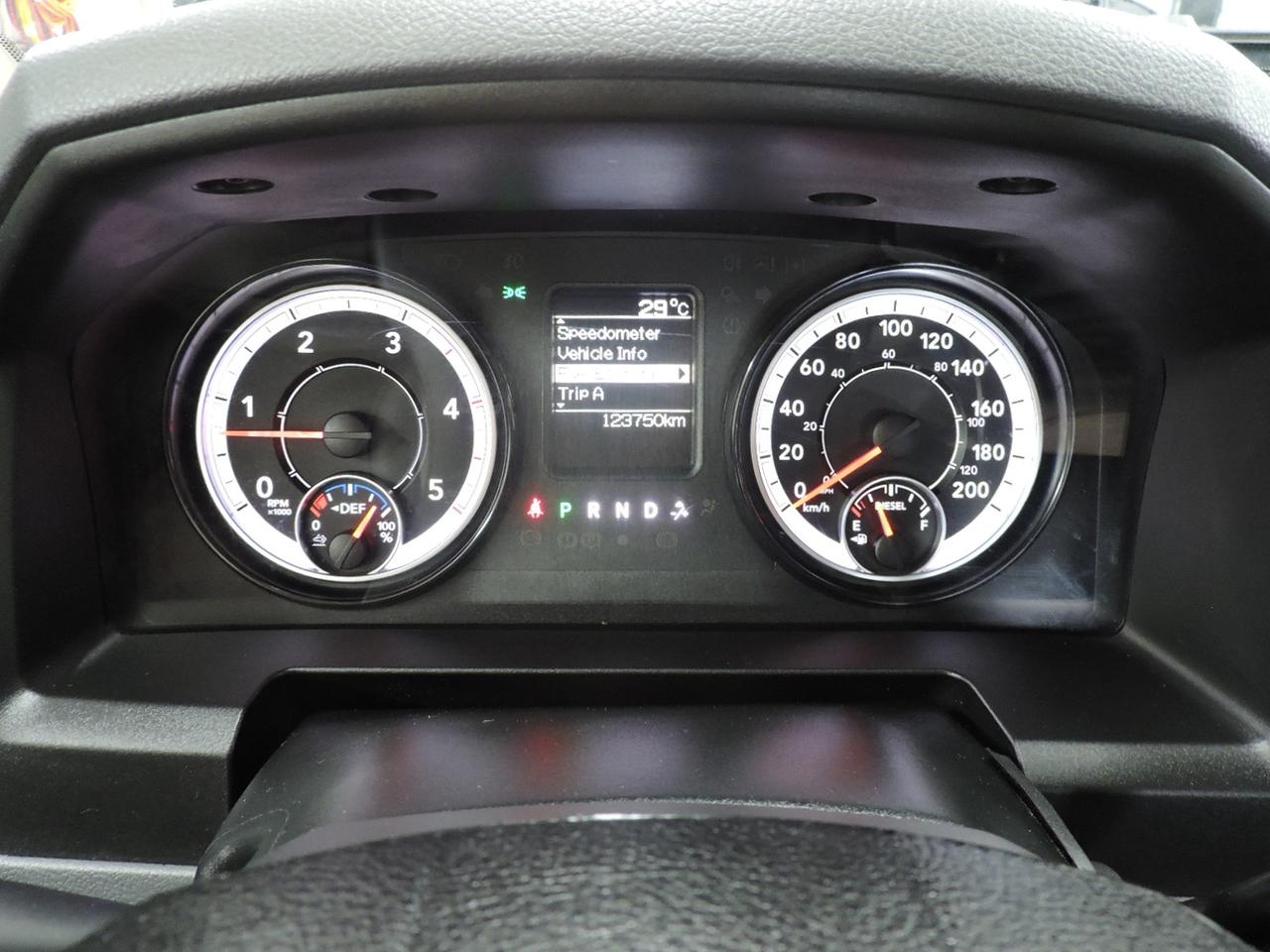 2017 RAM 2500 SXT 6.7 Cummins Diesel 4X4 Seats 6 Only 123000 KMS Photo