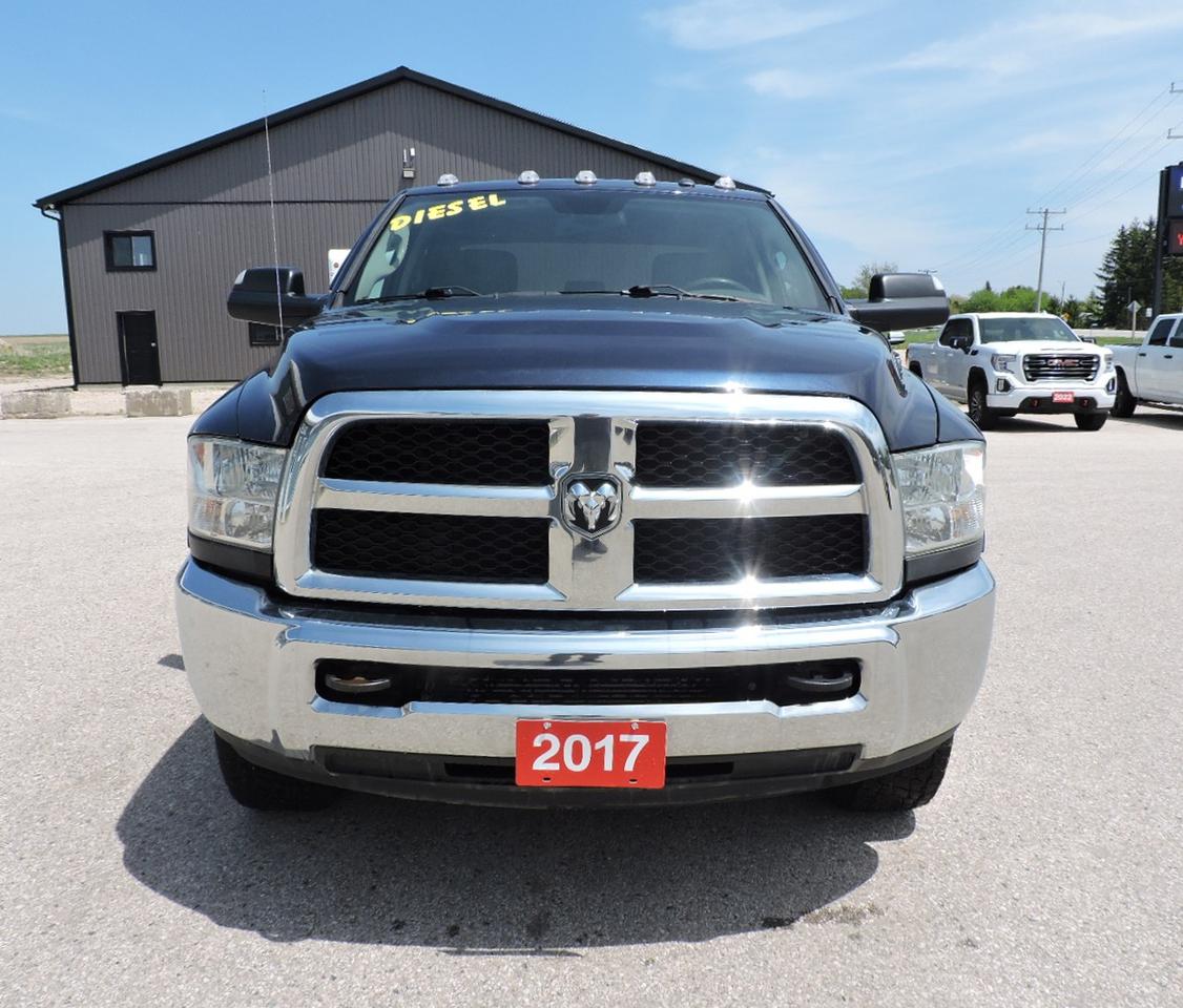 2017 RAM 2500 SXT 6.7 Cummins Diesel 4X4 Seats 6 Only 123000 KMS Photo