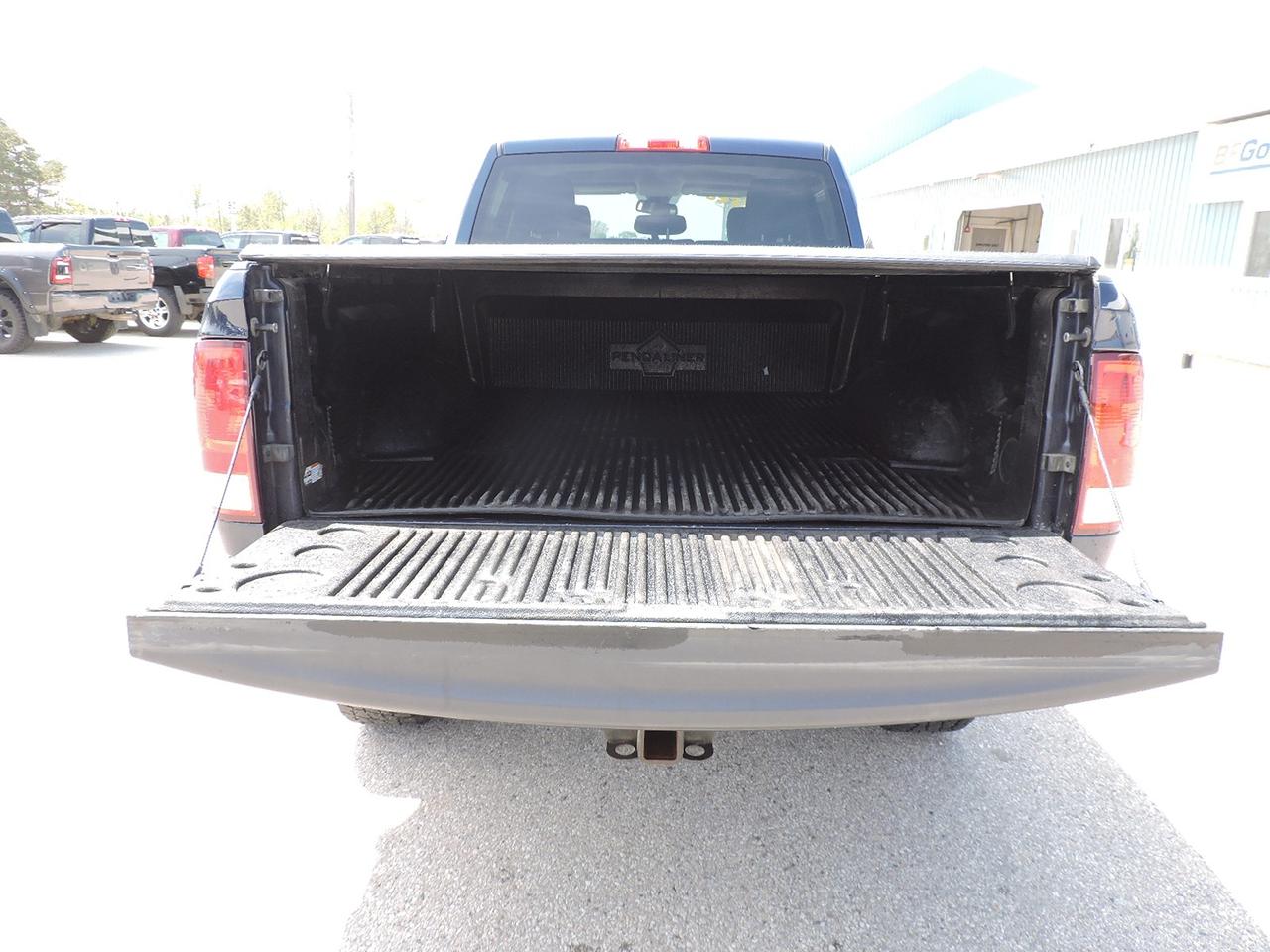2017 RAM 2500 SXT 6.7 Cummins Diesel 4X4 Seats 6 Only 123000 KMS Photo