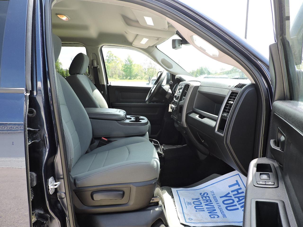 2017 RAM 2500 SXT 6.7 Cummins Diesel 4X4 Seats 6 Only 123000 KMS Photo