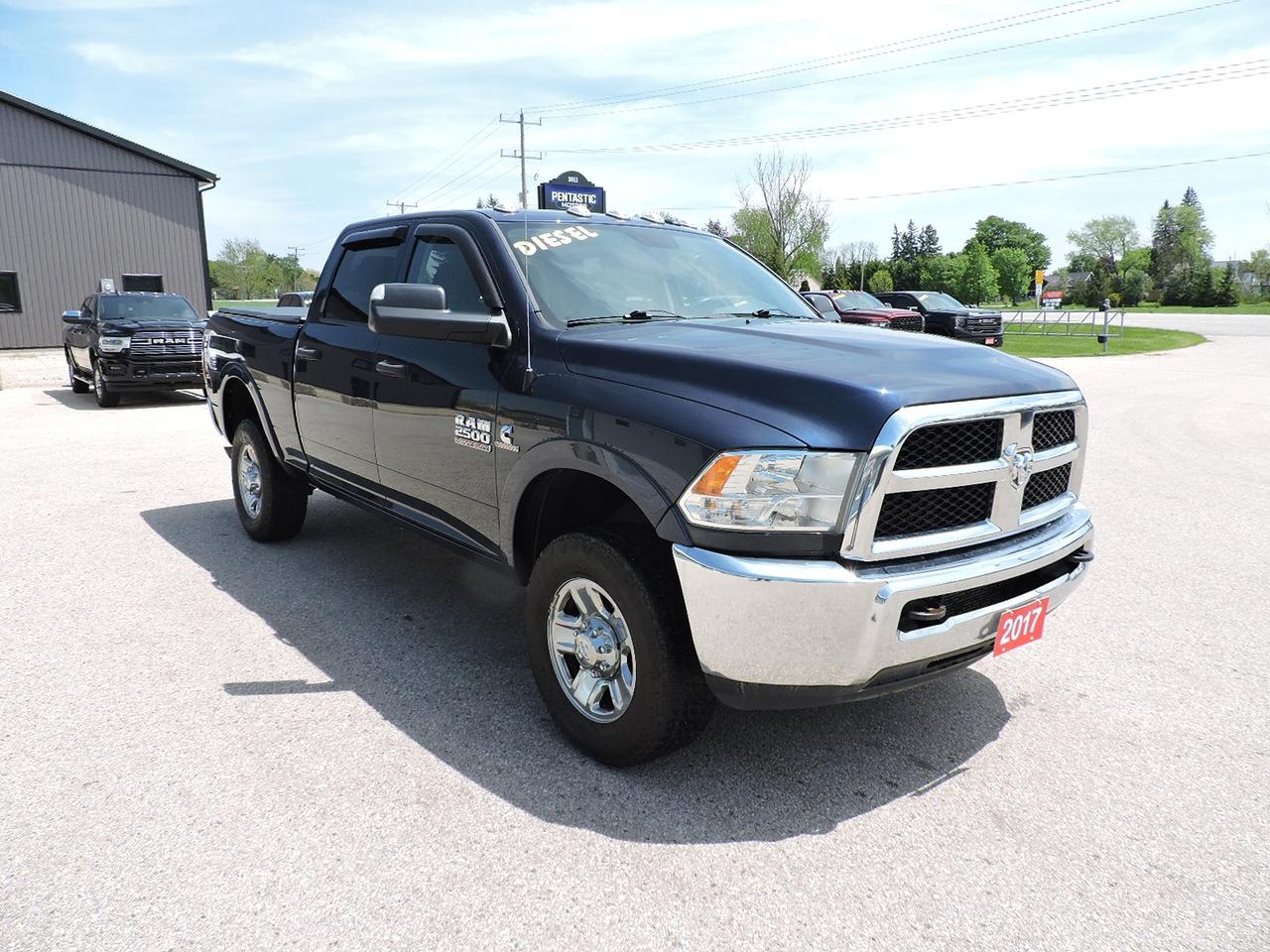 2017 RAM 2500 SXT 6.7 Cummins Diesel 4X4 Seats 6 Only 123000 KMS Photo0