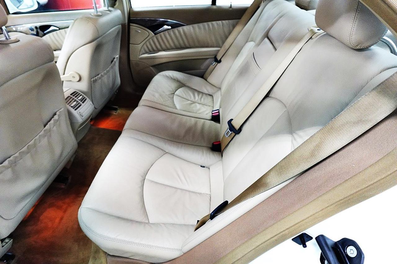 2009 Mercedes-Benz E-Class 3.5L 4MATIC NO ACCIDENT,ALL SERVICE RECORDS Photo
