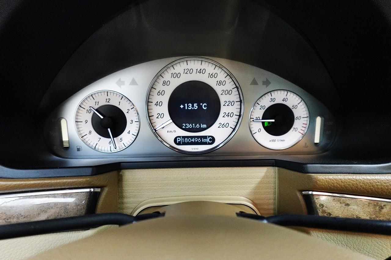2009 Mercedes-Benz E-Class 3.5L 4MATIC NO ACCIDENT,ALL SERVICE RECORDS Photo