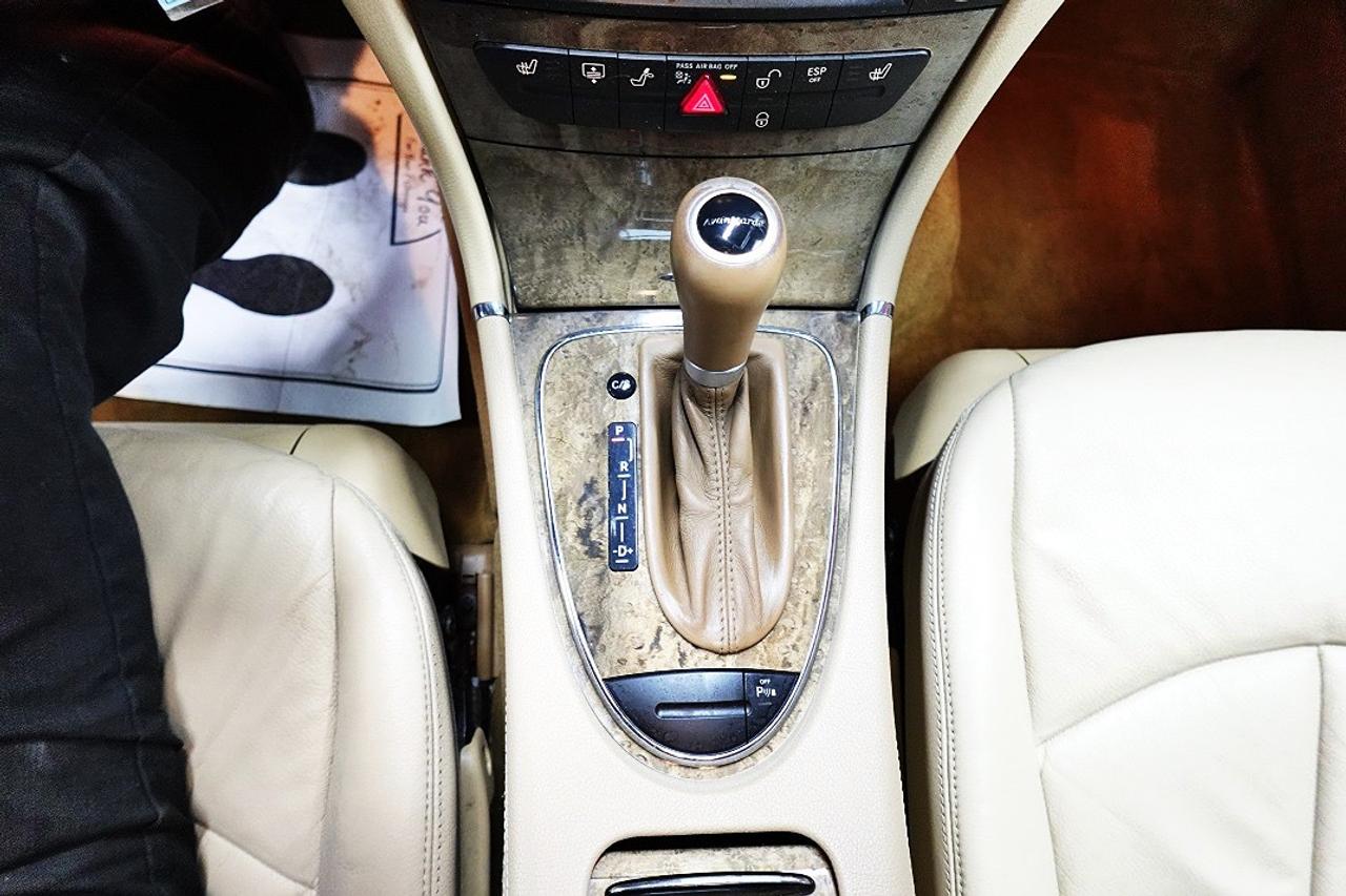 2009 Mercedes-Benz E-Class 3.5L 4MATIC NO ACCIDENT,ALL SERVICE RECORDS Photo