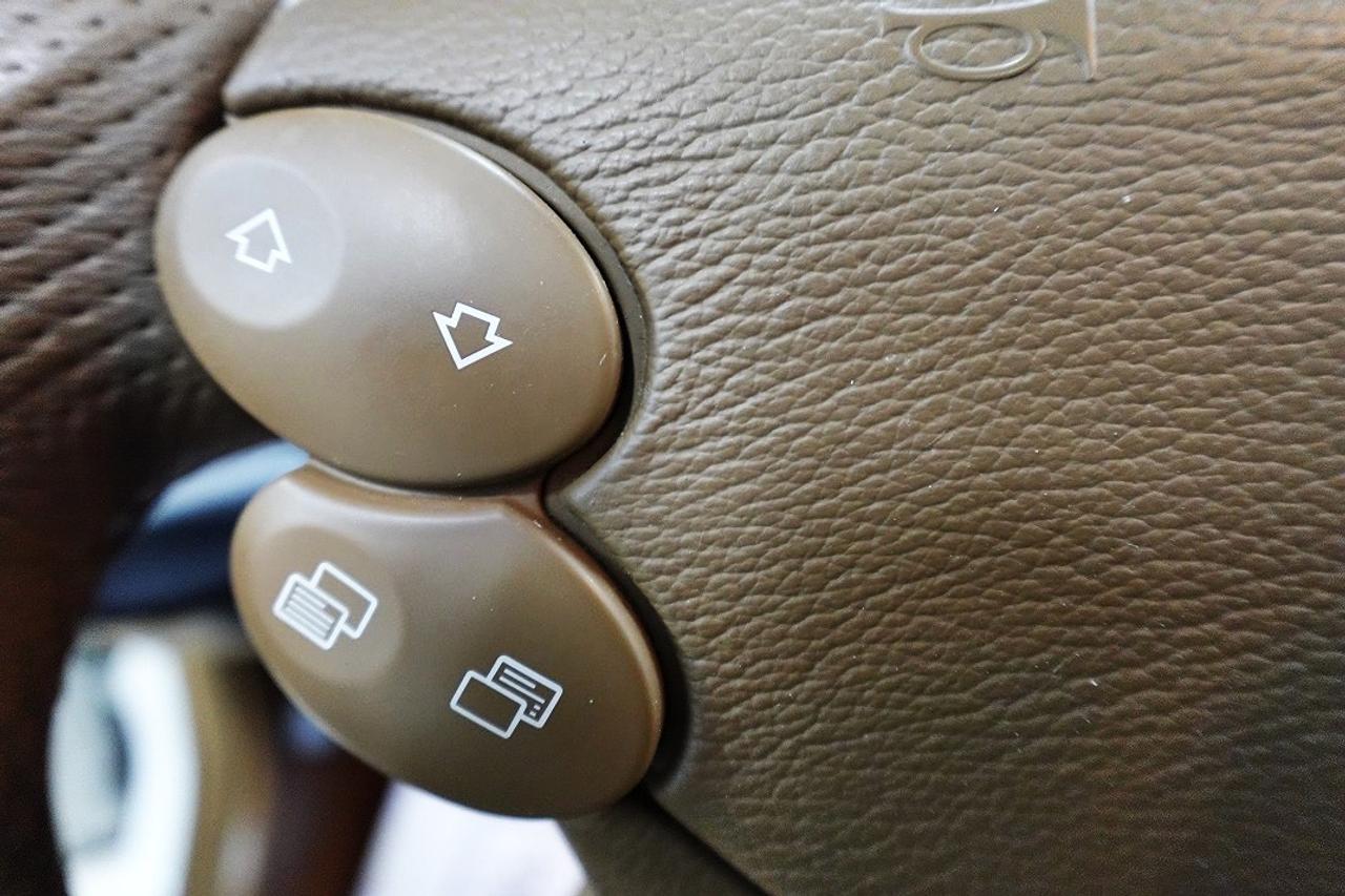 2009 Mercedes-Benz E-Class 3.5L 4MATIC NO ACCIDENT,ALL SERVICE RECORDS Photo