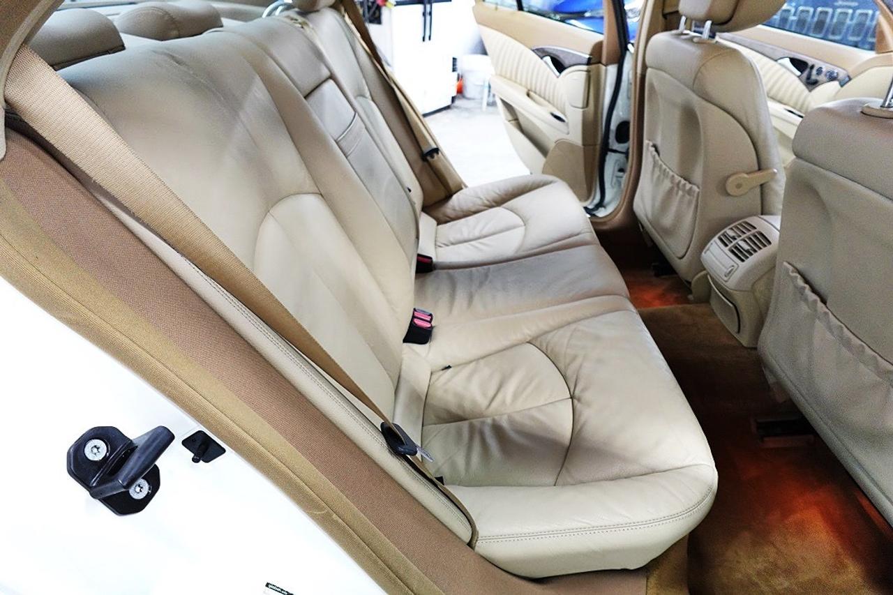 2009 Mercedes-Benz E-Class 3.5L 4MATIC NO ACCIDENT,ALL SERVICE RECORDS Photo