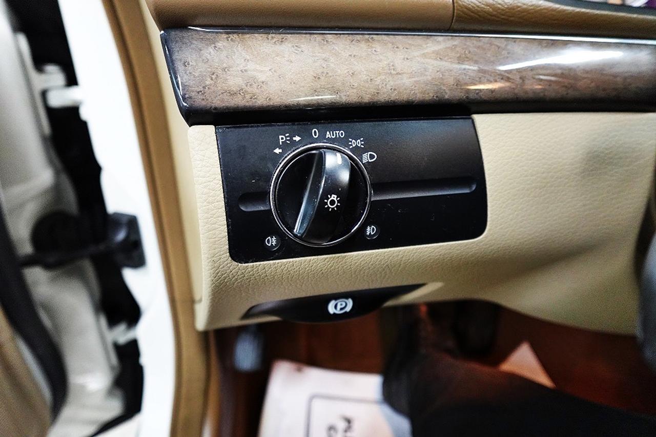 2009 Mercedes-Benz E-Class 3.5L 4MATIC NO ACCIDENT,ALL SERVICE RECORDS Photo