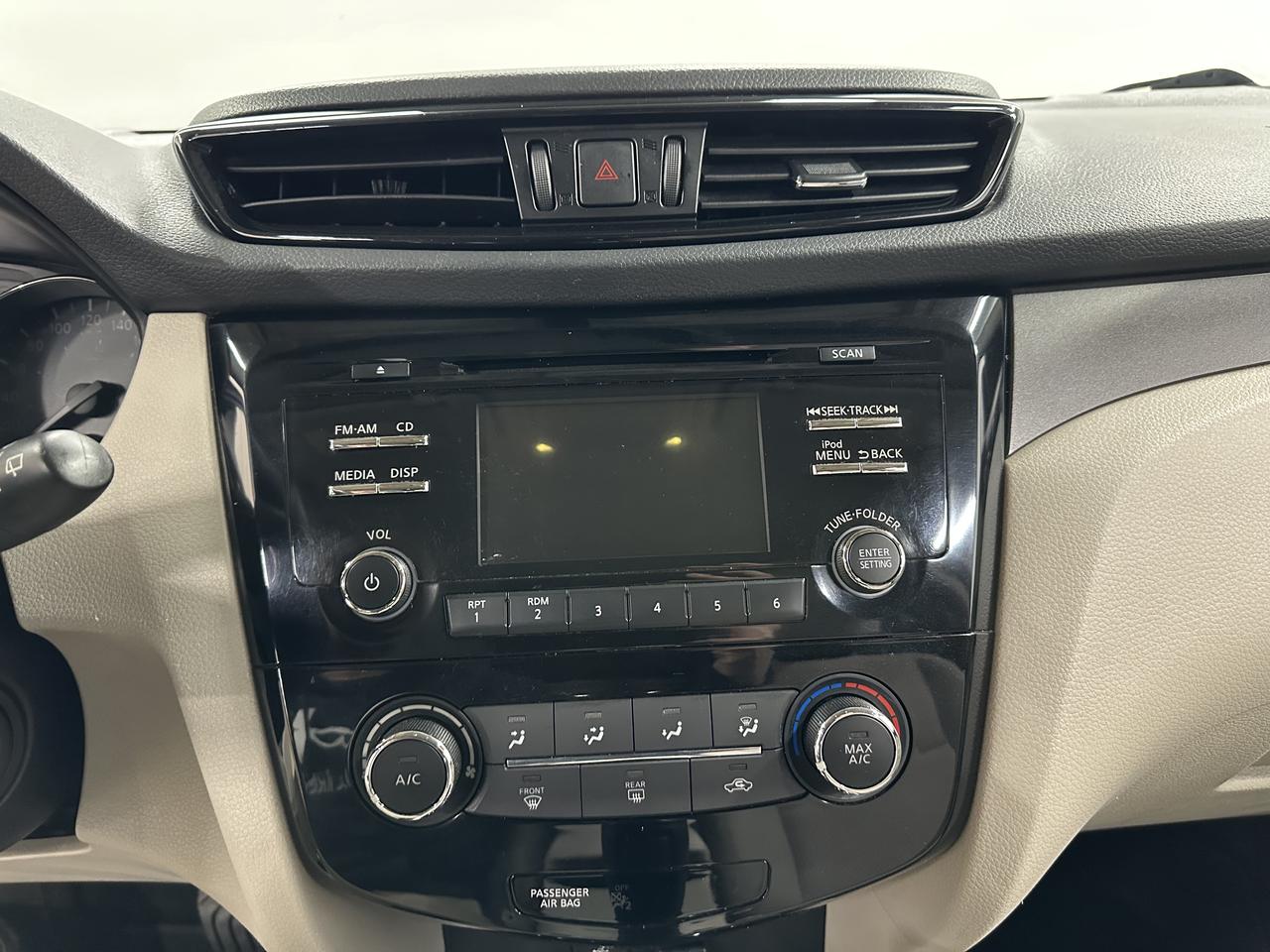 2018 Nissan Qashqai S Photo17