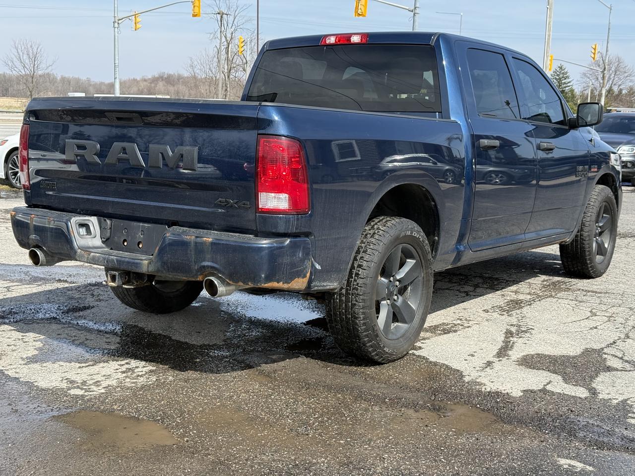 2021 RAM 1500 Classic EXPRESS Photo2
