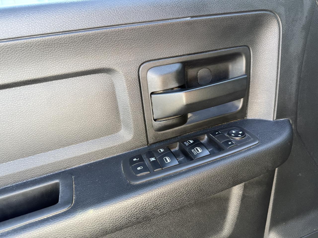 2021 RAM 1500 Classic EXPRESS Photo