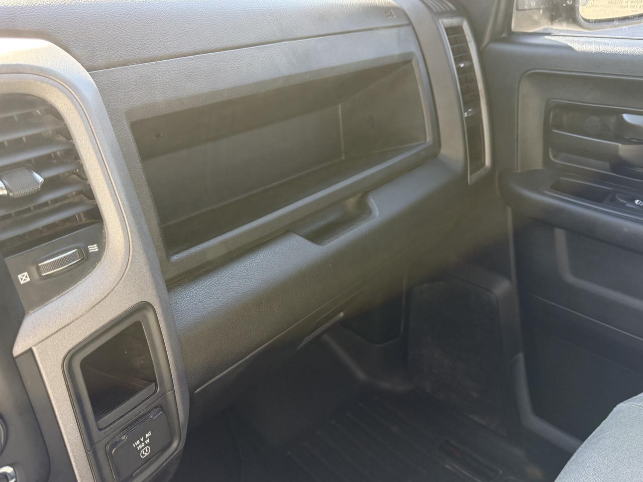 2021 RAM 1500 Classic EXPRESS Photo
