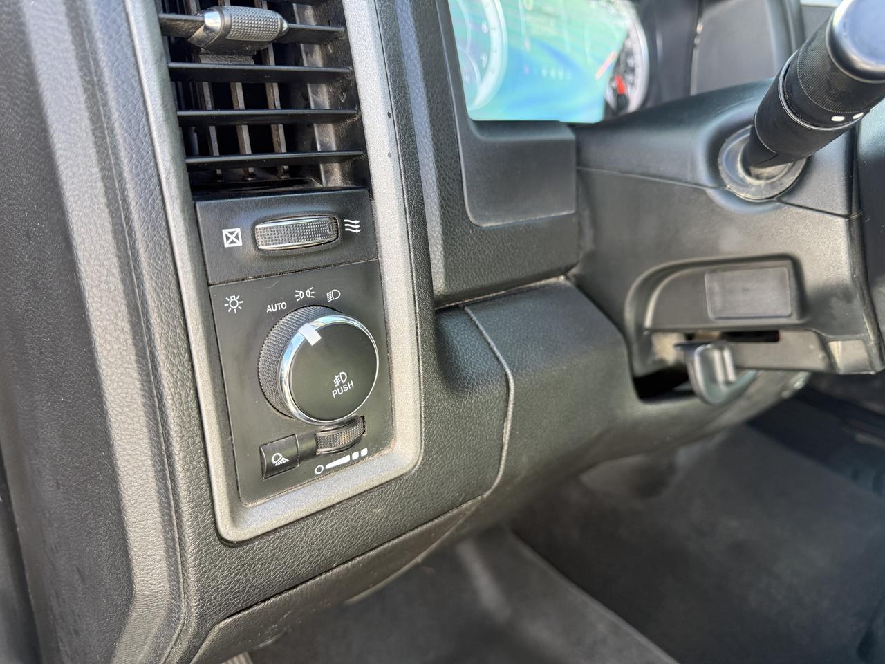 2021 RAM 1500 Classic EXPRESS Photo