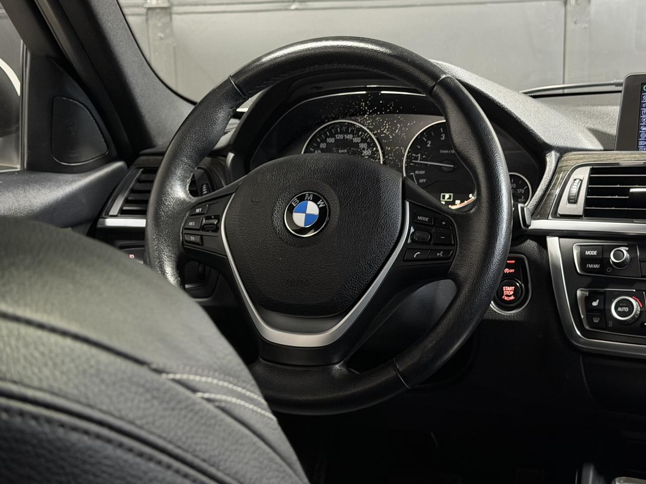 2015 BMW 3 Series 328i xDrive NAVI|SUNROOF|LEATHER Photo