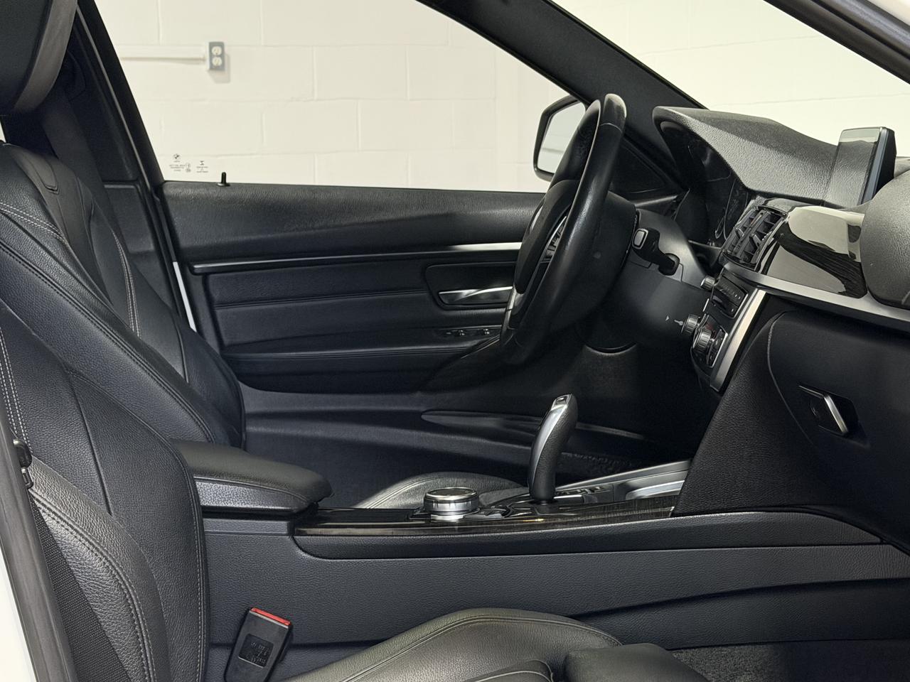 2015 BMW 3 Series 328i xDrive NAVI|SUNROOF|LEATHER Photo