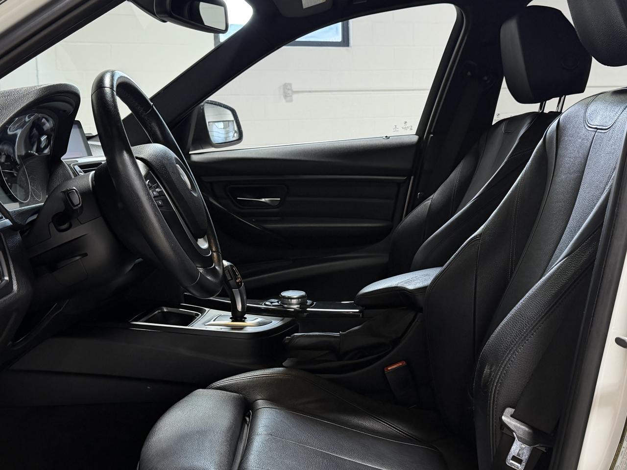 2015 BMW 3 Series 328i xDrive NAVI|SUNROOF|LEATHER Photo