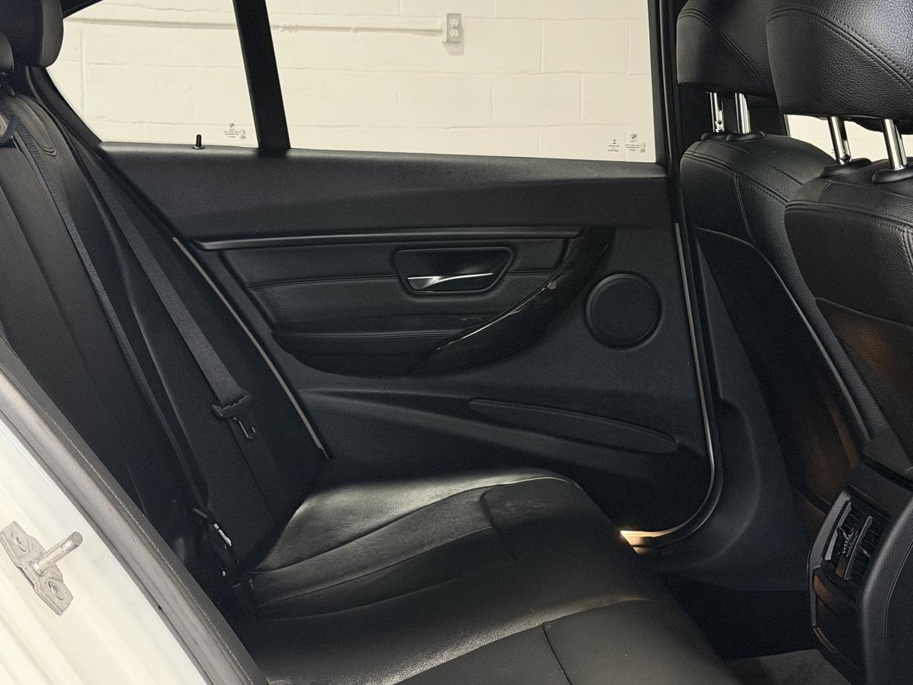 2015 BMW 3 Series 328i xDrive NAVI|SUNROOF|LEATHER Photo