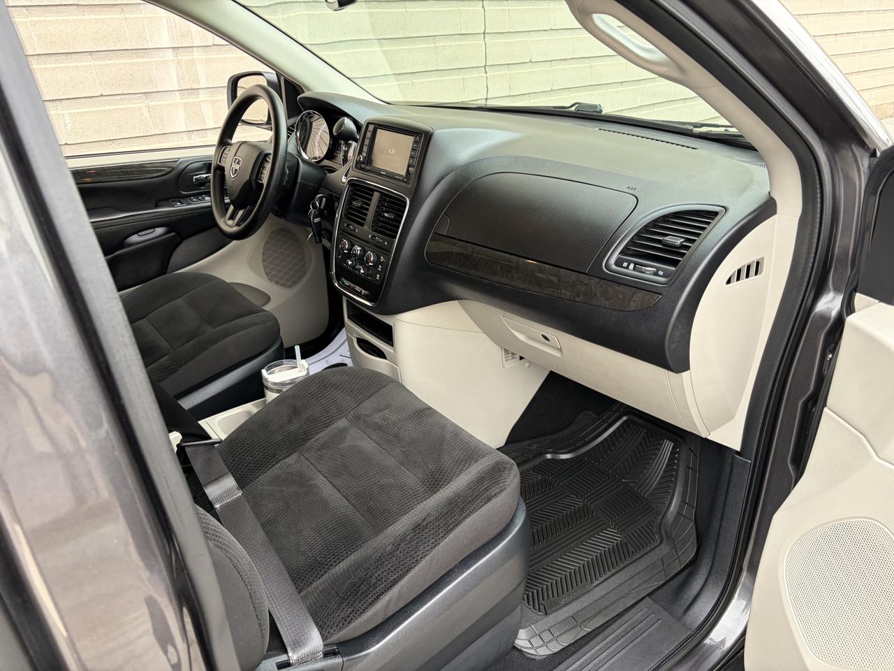 2020 Dodge Grand Caravan SXT, SE Photo