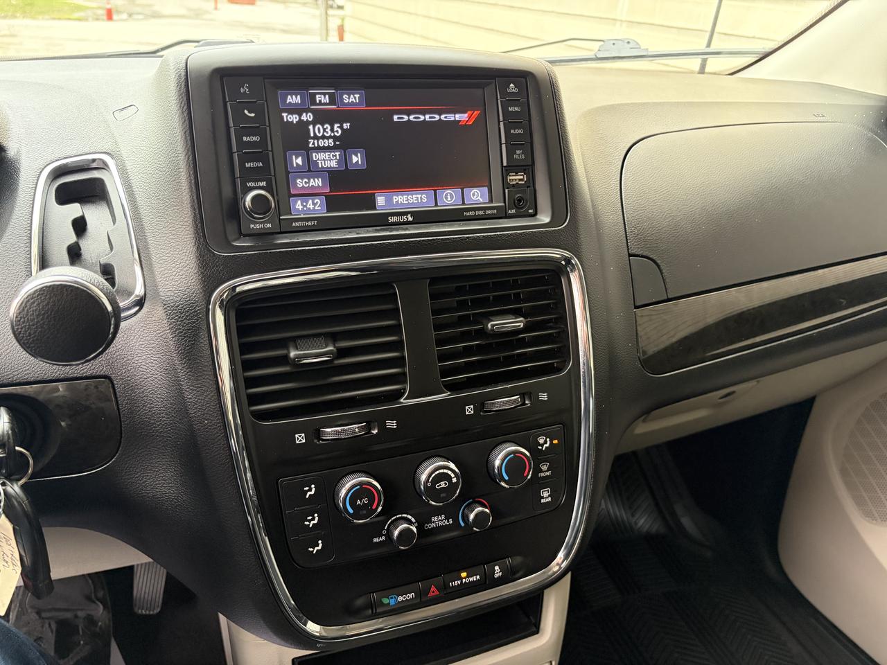 2020 Dodge Grand Caravan SXT, SE Photo3
