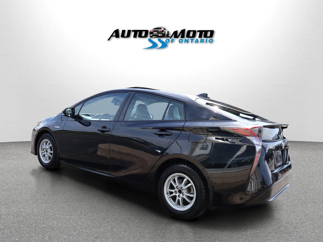 2018 Toyota Prius TECHNOLOGY CERTIFIED NAV CAMERA SUNROOF HEATED LEATHER LANE DEPARTURE BLIND SPOT Photo3