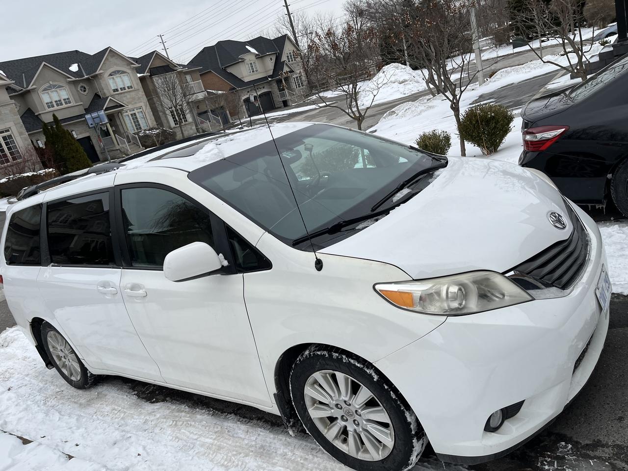 Used 2012 Toyota Sienna XLE-LEATHEIR*MOONROOF*PWR SLIDING DOORS&TAILGATE!! for sale in Toronto, ON
