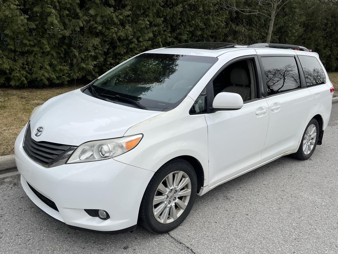 2012 Toyota Sienna XLE-LEATHER*MOONROOF*PWR DOORS & TAILGATE!! 7PASS. Photo4