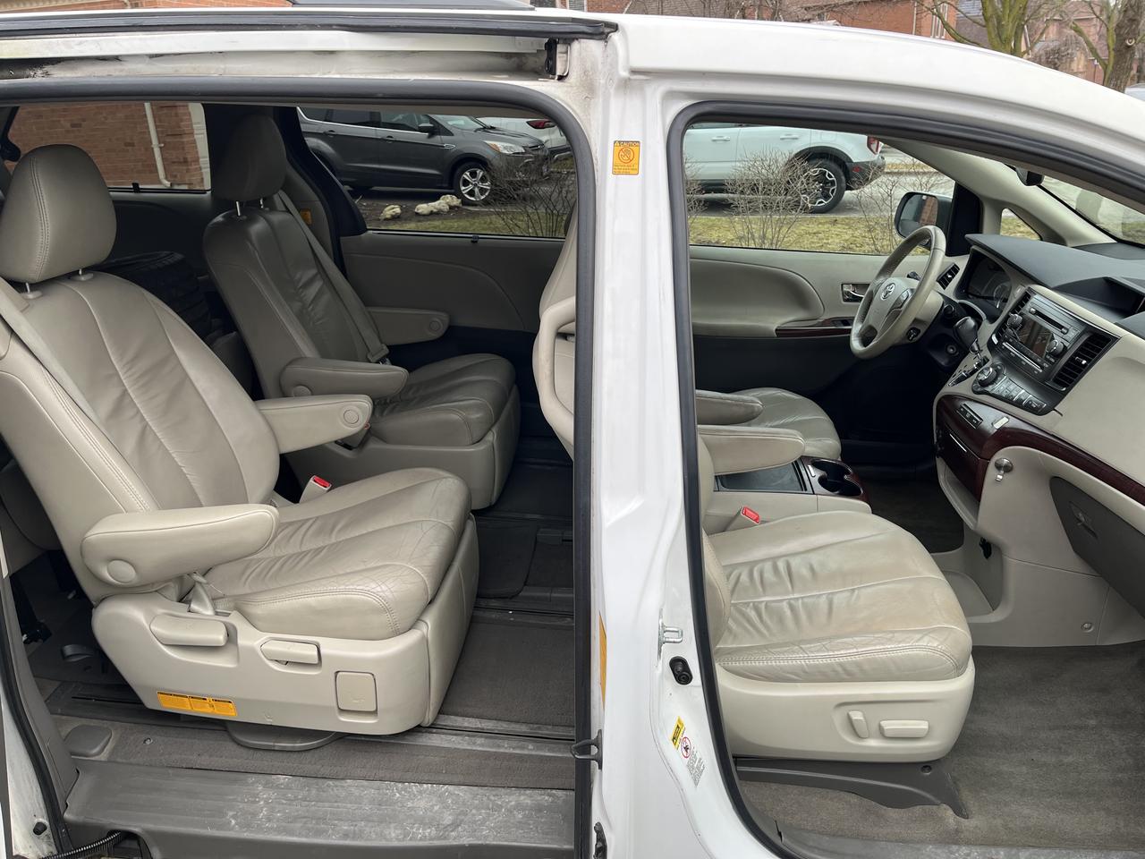 2012 Toyota Sienna XLE-LEATHER*MOONROOF*PWR DOORS & TAILGATE!! 7PASS. Photo