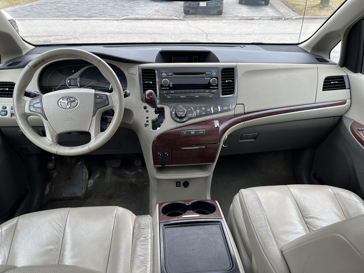 2012 Toyota Sienna XLE-LEATHER*MOONROOF*PWR DOORS & TAILGATE!! 7PASS. Photo