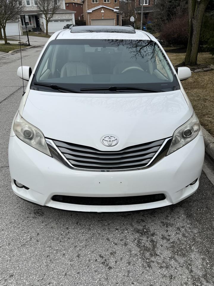 2012 Toyota Sienna XLE-LEATHER*MOONROOF*PWR DOORS & TAILGATE!! 7PASS. Photo