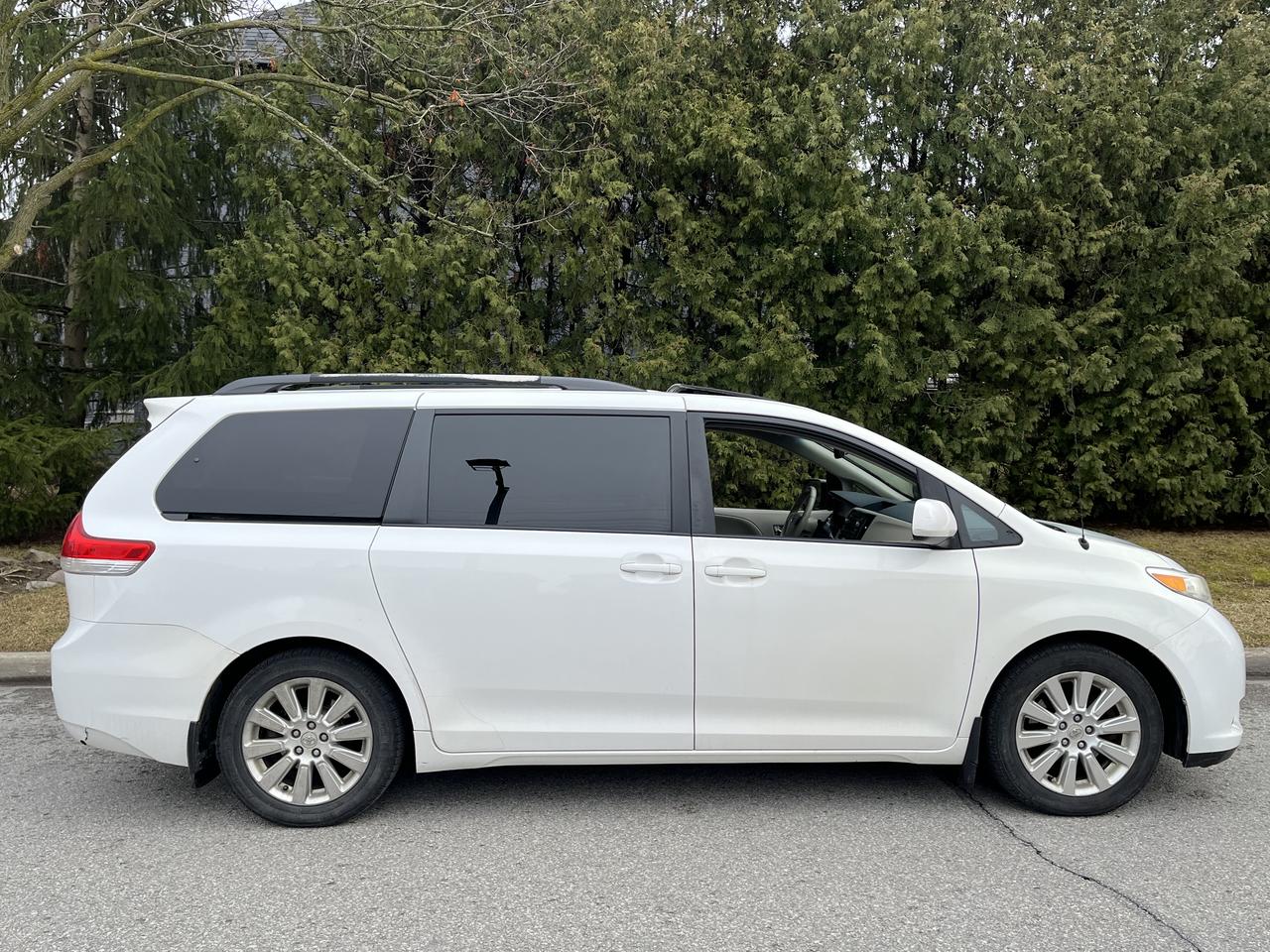 2012 Toyota Sienna XLE-LEATHER*MOONROOF*PWR DOORS & TAILGATE!! 7PASS. - Photo #1