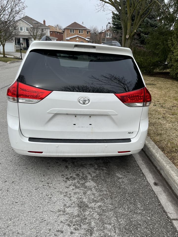 2012 Toyota Sienna XLE-LEATHER*MOONROOF*PWR DOORS & TAILGATE!! 7PASS. Photo
