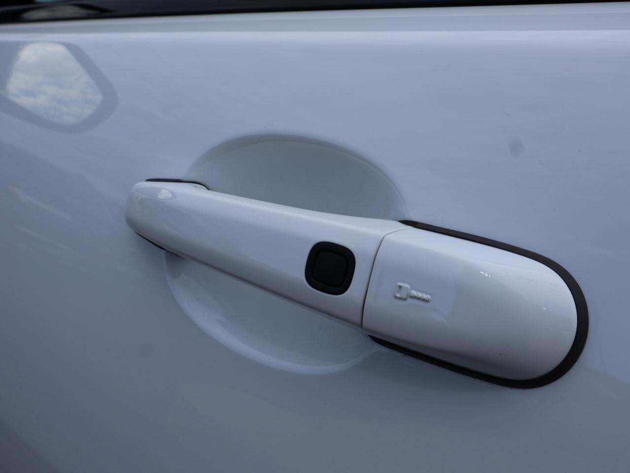 2015 Jaguar XF -Series 3.0 SPORT AWD CERTIFIED *JAGUAR MAINTAIN* CAMERA NAV BLUETOOTH LEATHER HEATED SEATS/STEERING SUNROOF CRUISE ALLOYS Photo