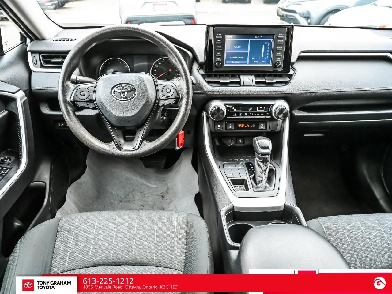 2020 Toyota RAV4 LE Photo