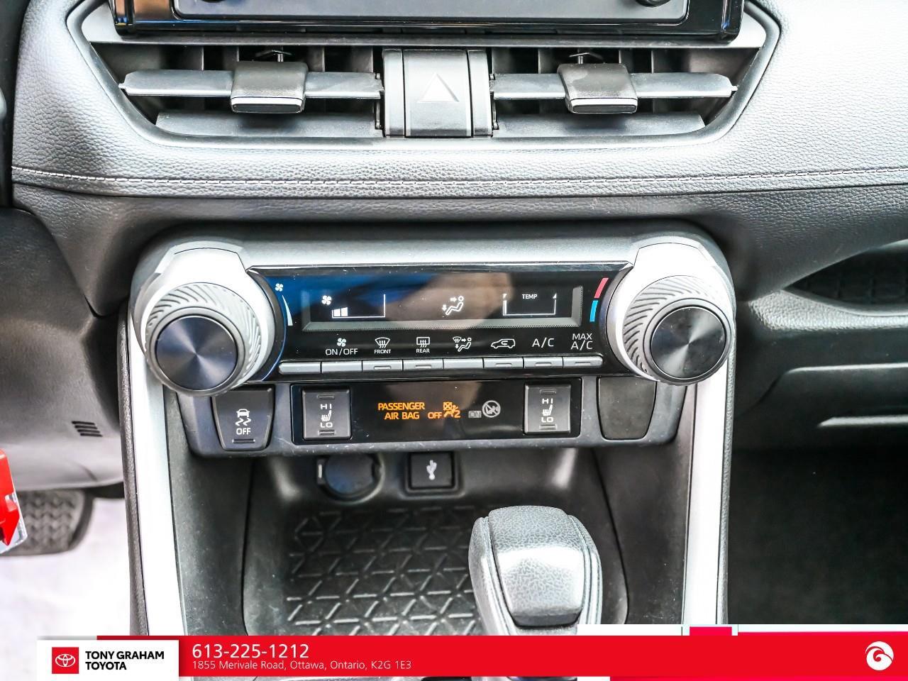 2020 Toyota RAV4 LE Photo