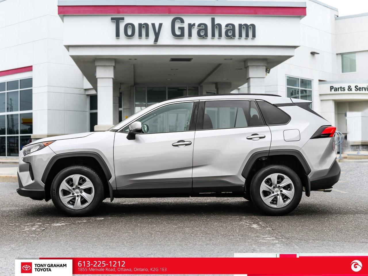2020 Toyota RAV4 LE Photo