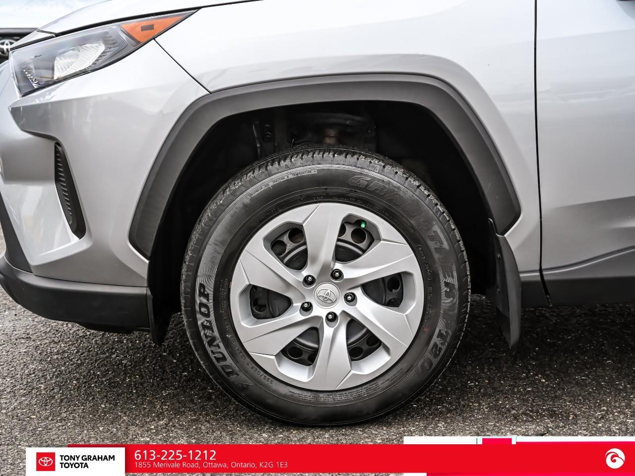 2020 Toyota RAV4 LE Photo