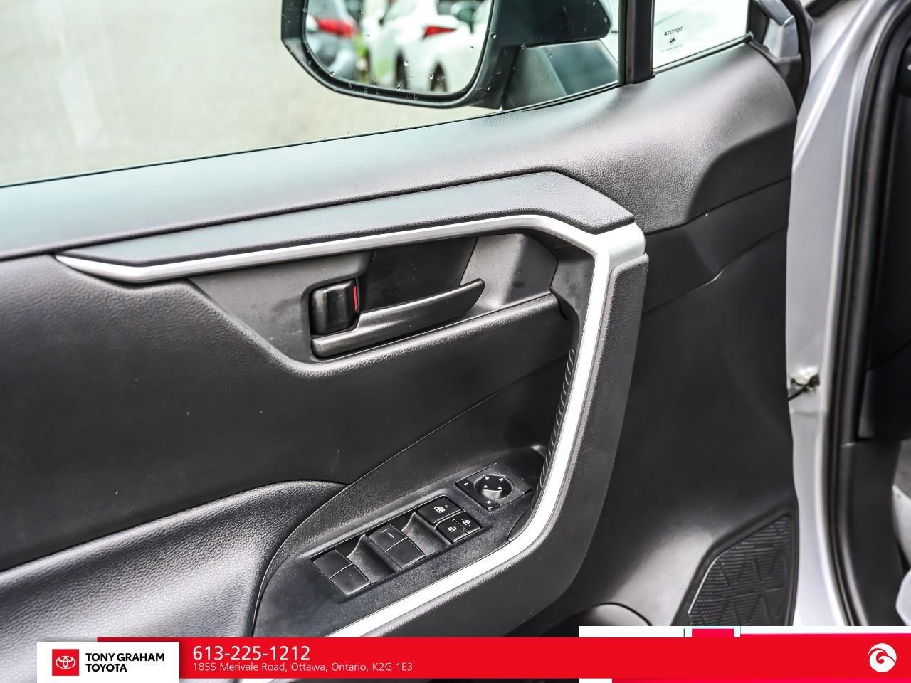 2020 Toyota RAV4 LE Photo