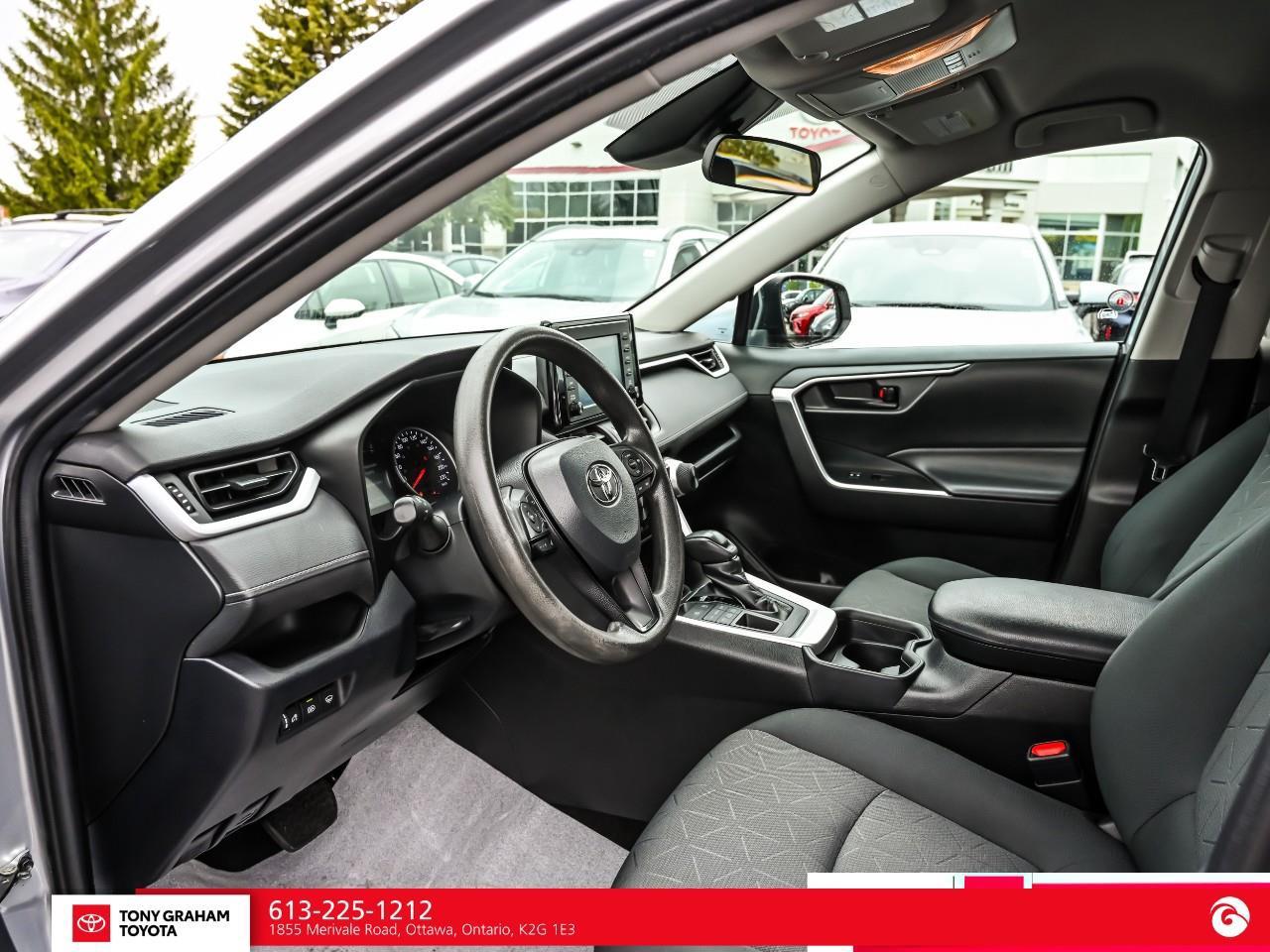 2020 Toyota RAV4 LE Photo