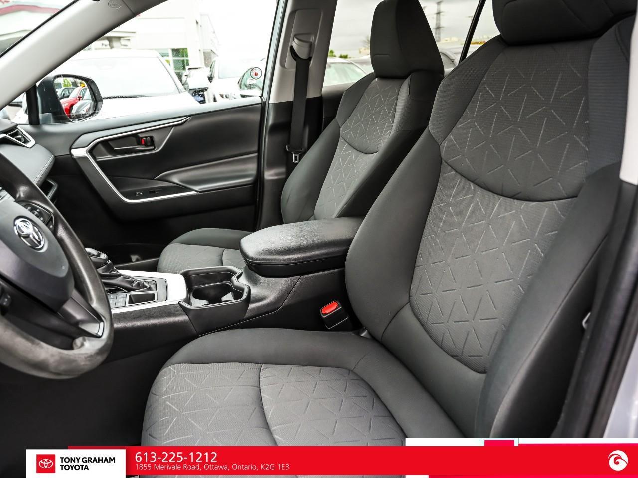 2020 Toyota RAV4 LE Photo