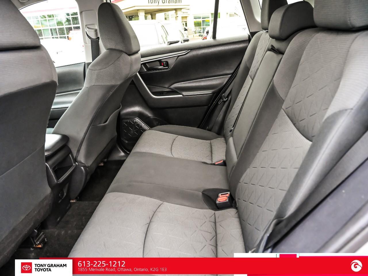 2020 Toyota RAV4 LE Photo