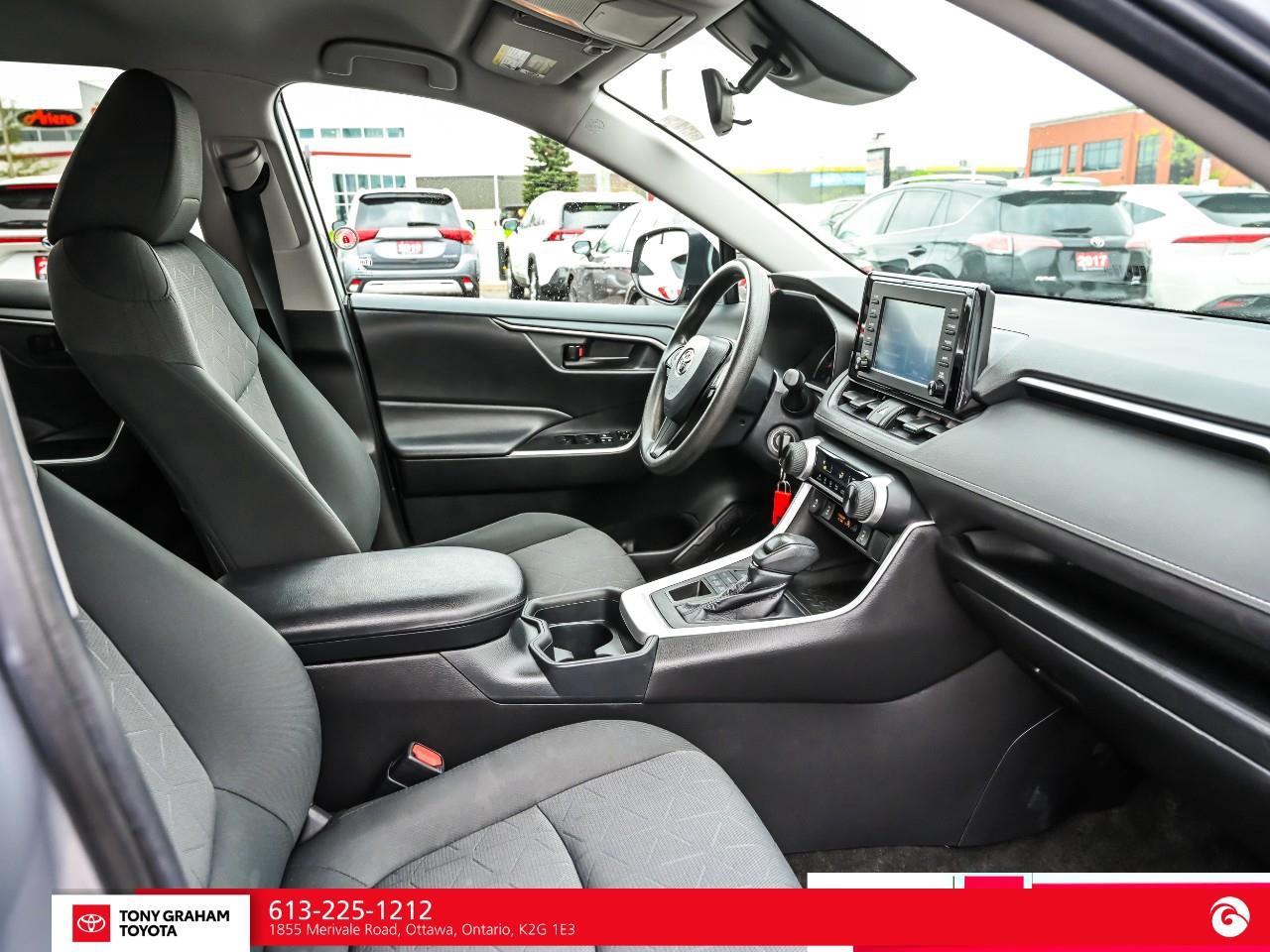 2020 Toyota RAV4 LE Photo