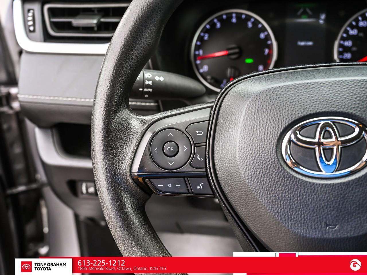 2020 Toyota RAV4 LE Photo